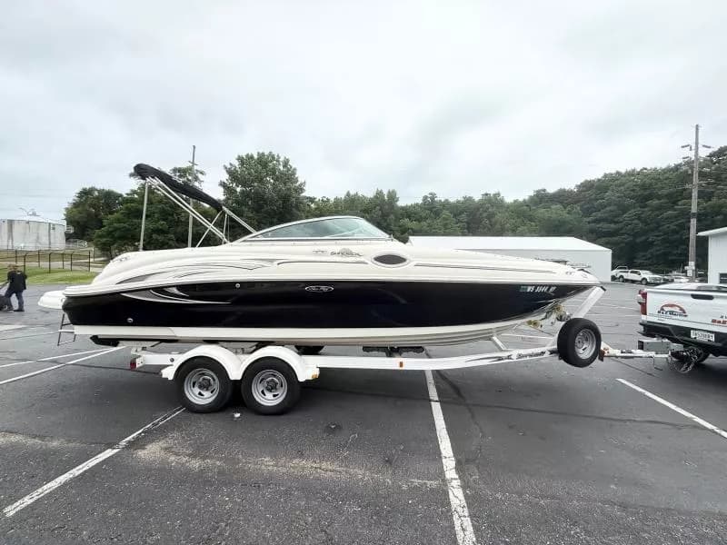 2006 Sea Ray 240 Sundeck - Image 1
