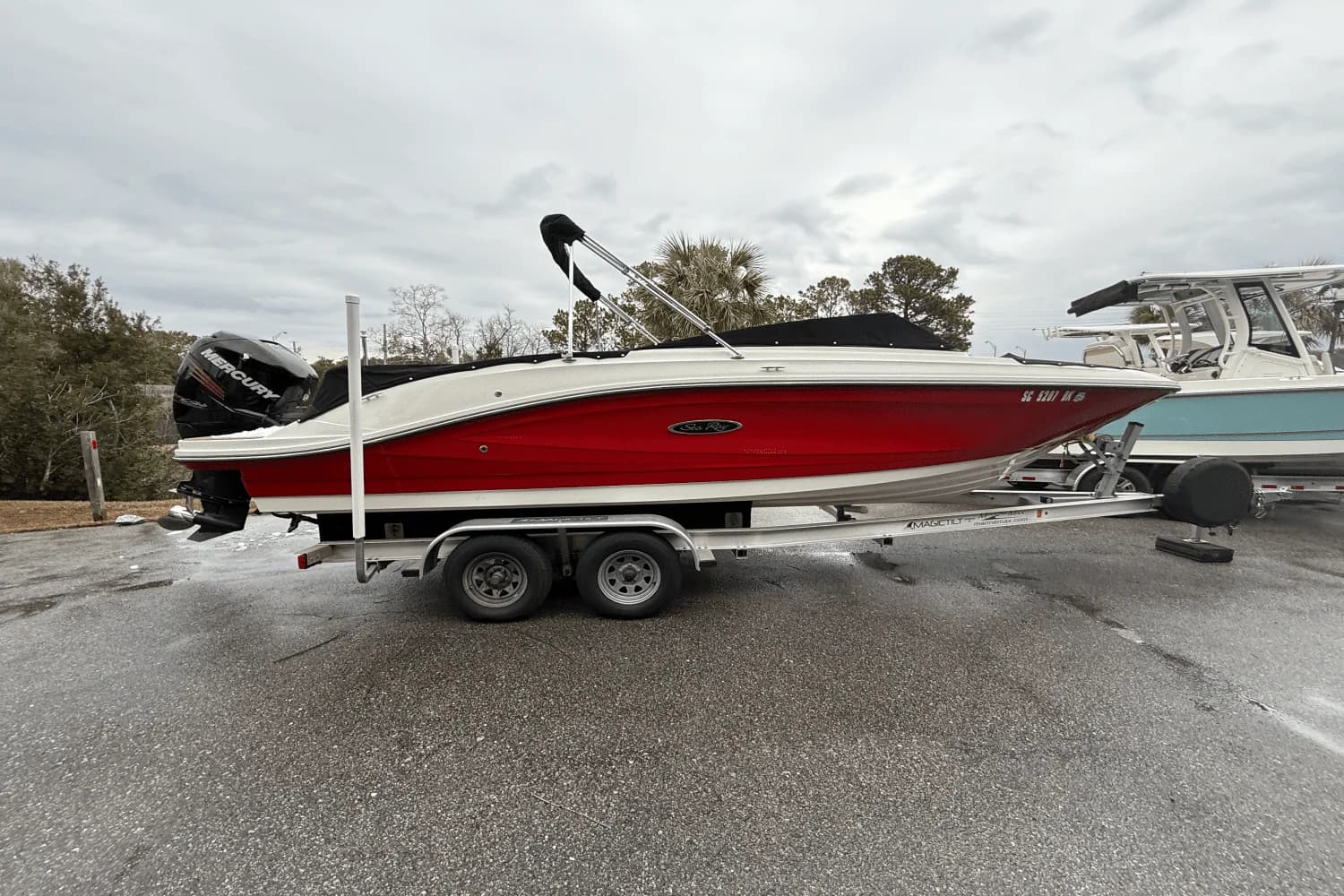 2018 Sea Ray 230 SPX - Image 1