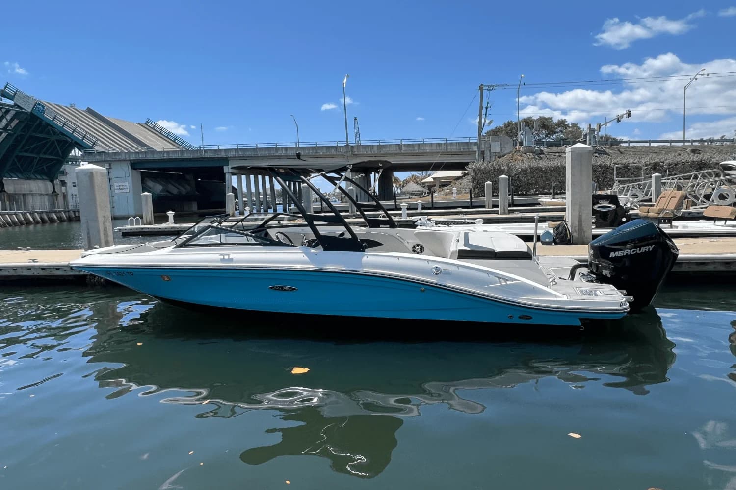 2023 Sea Ray SPX 210 Outboard - Image 1
