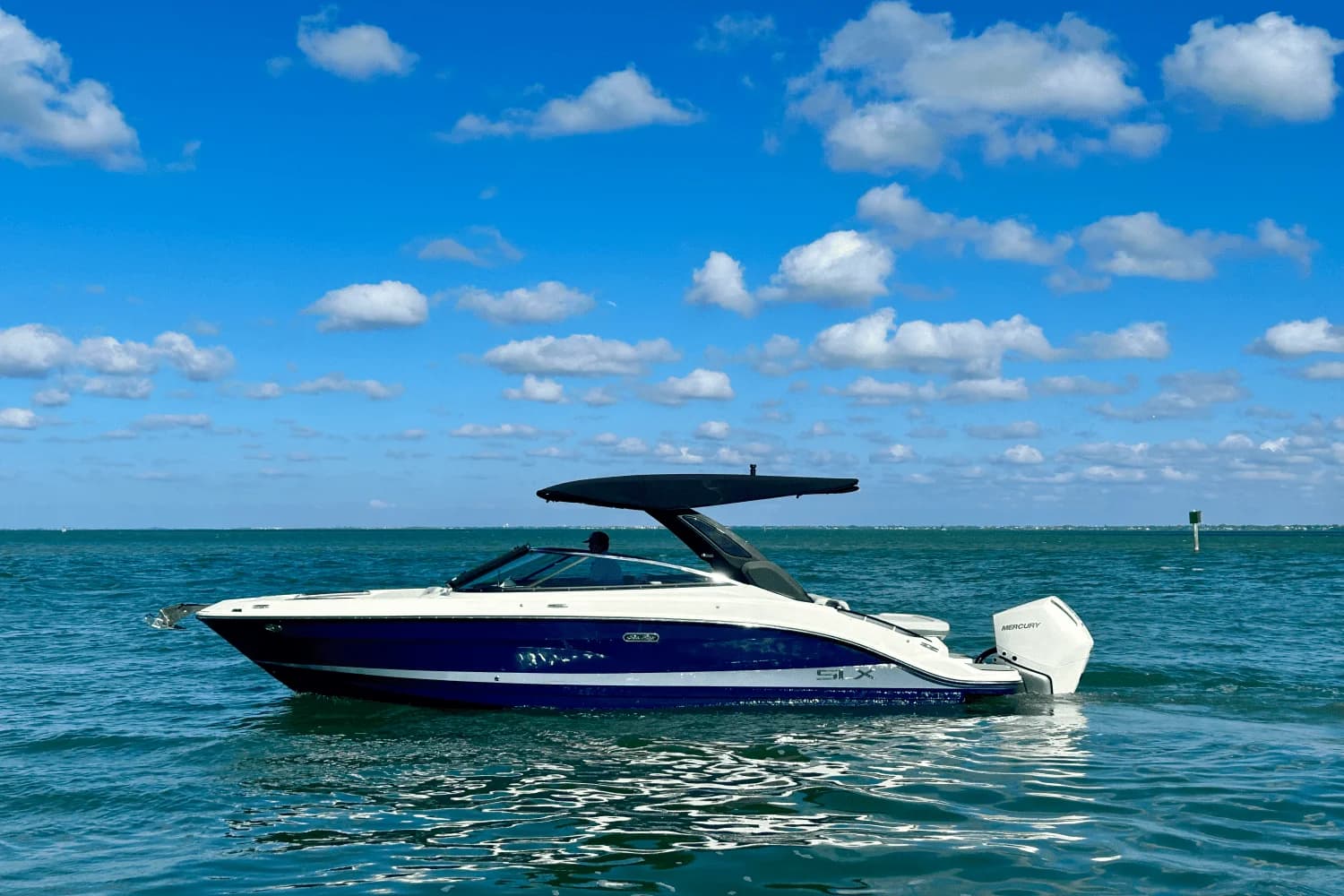 2025 Sea Ray SLX 260 Outboard - Image 1