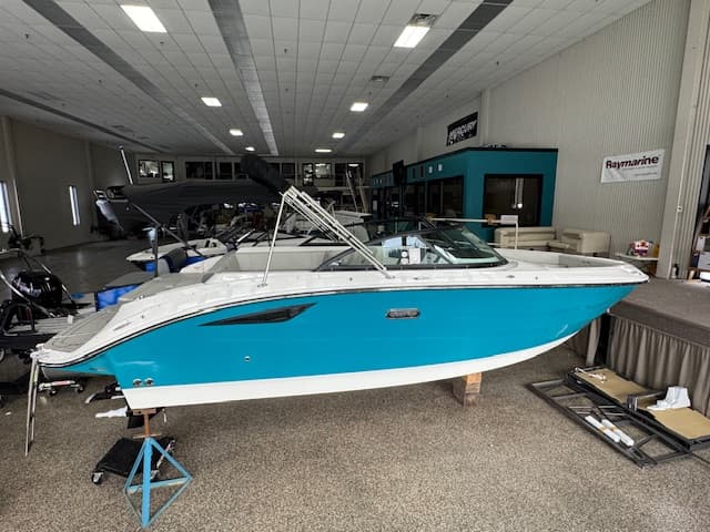 2026 Sea Ray 230 SDX - Image 1