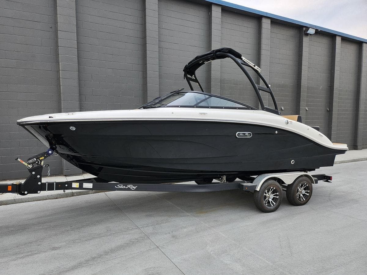 2026 Sea Ray SPX 210 - Image 1