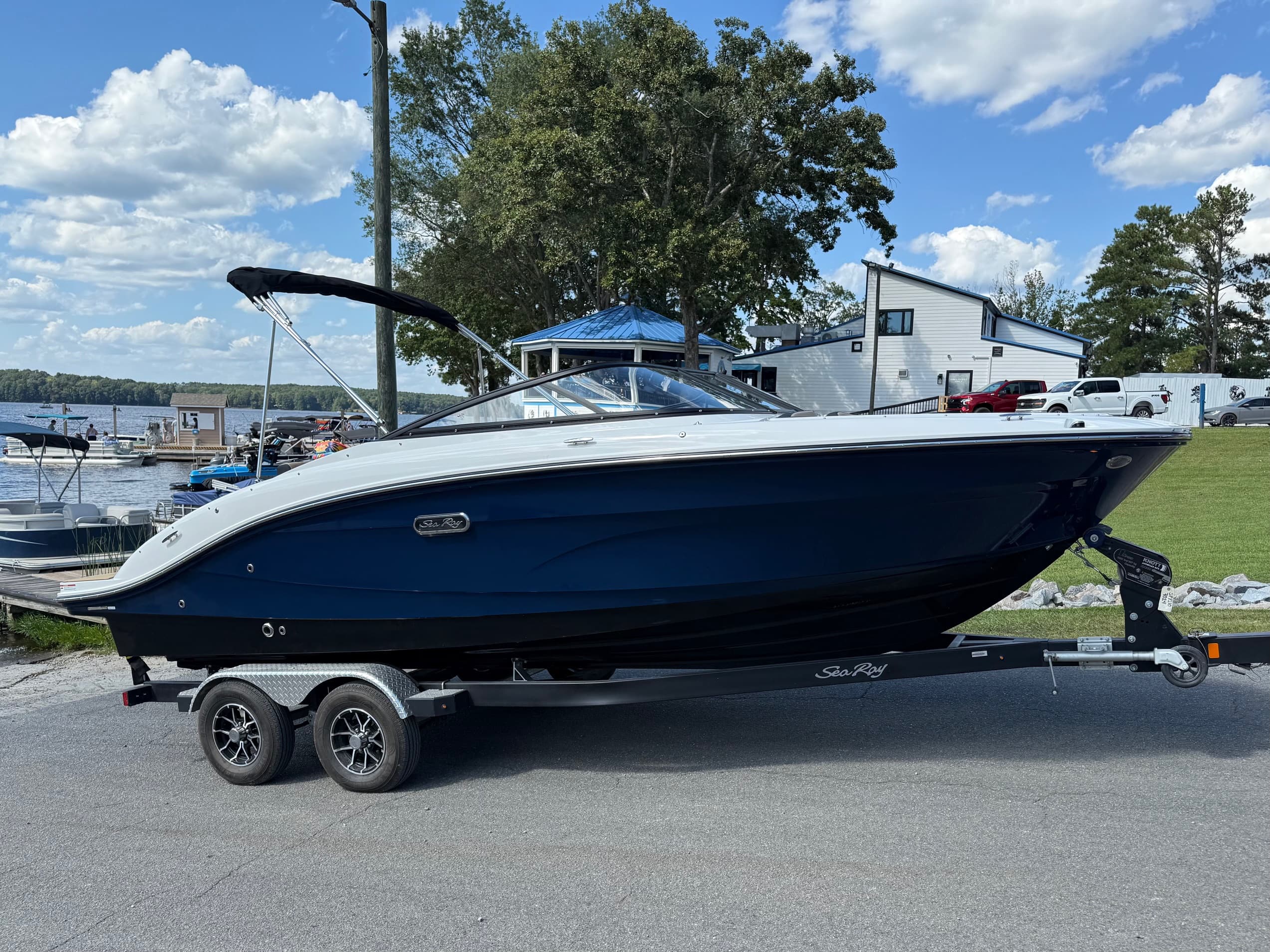 2026 Sea Ray SPX 210 - Image 1