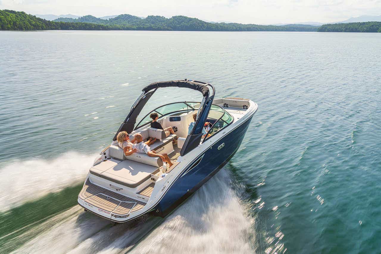 SDX 230 running starboard stern three-quarter