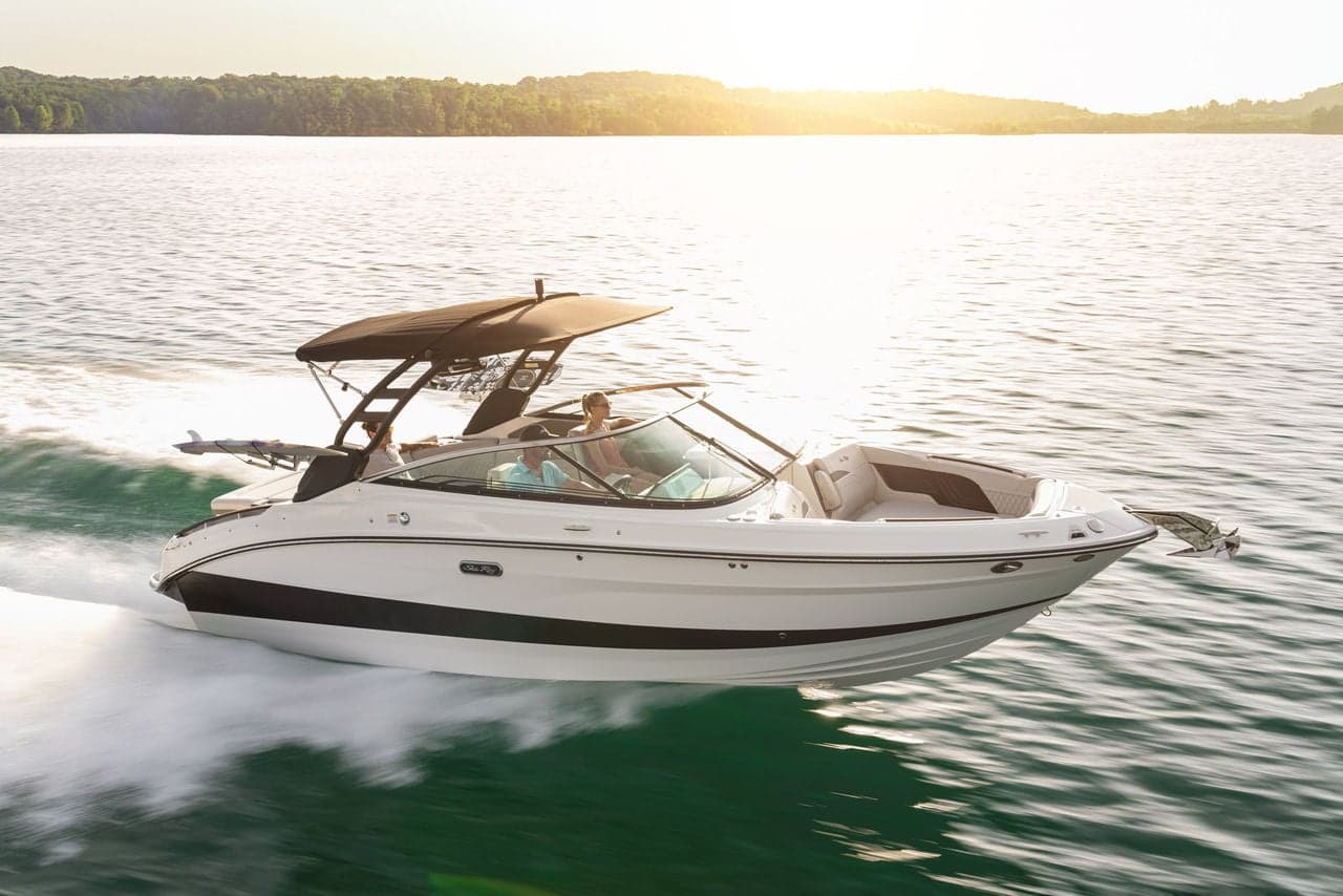 SLX 260 Surf running starboard bow three-quarter
