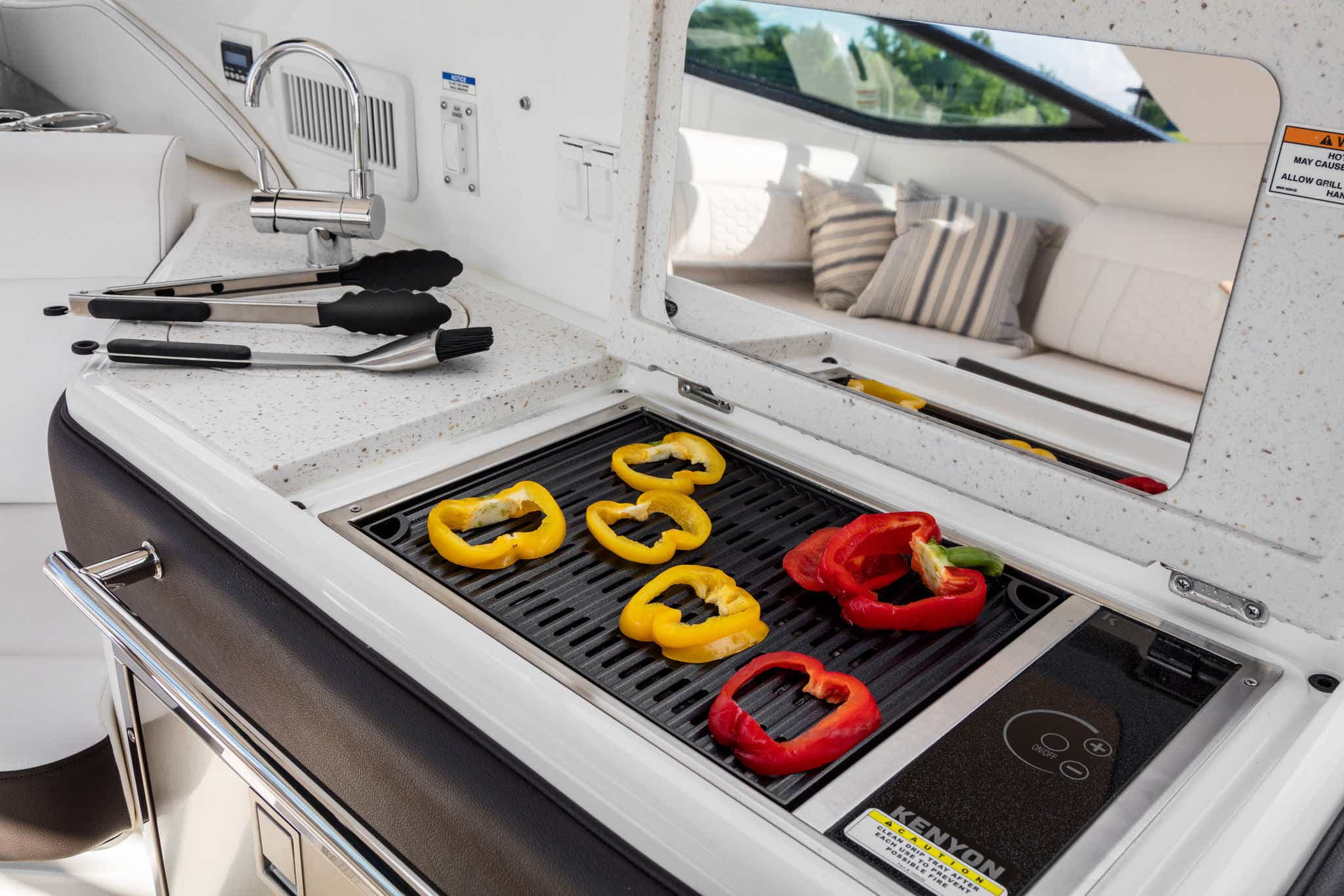 Sundancer 320 cockpit wet bar and grill